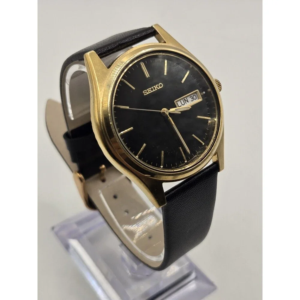 Seiko 7N43-8A99 Quartz Day/Date Vintage Men’s Watch. New Leather Band + Batt.